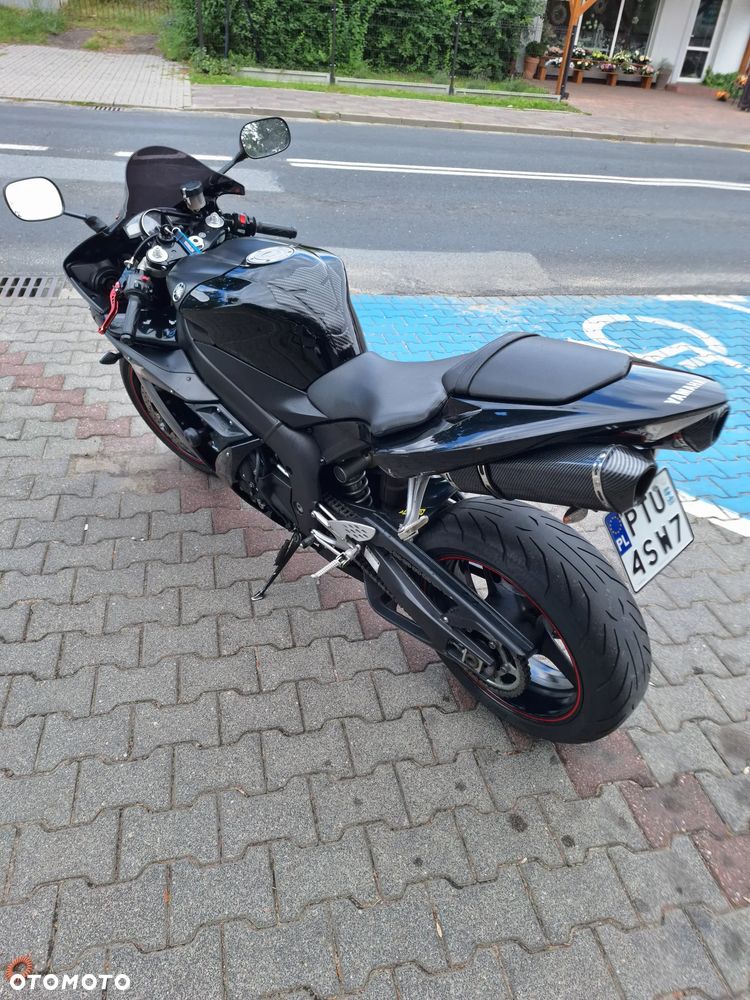 Yamaha R1 - 4