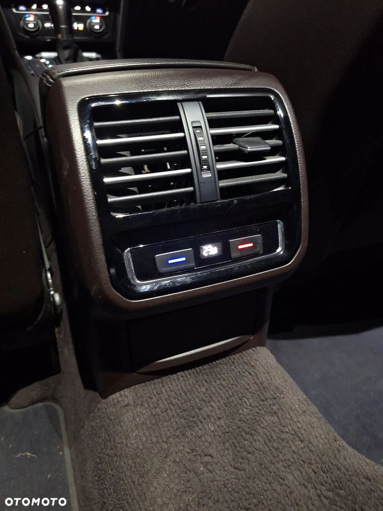 Volkswagen Passat - 11