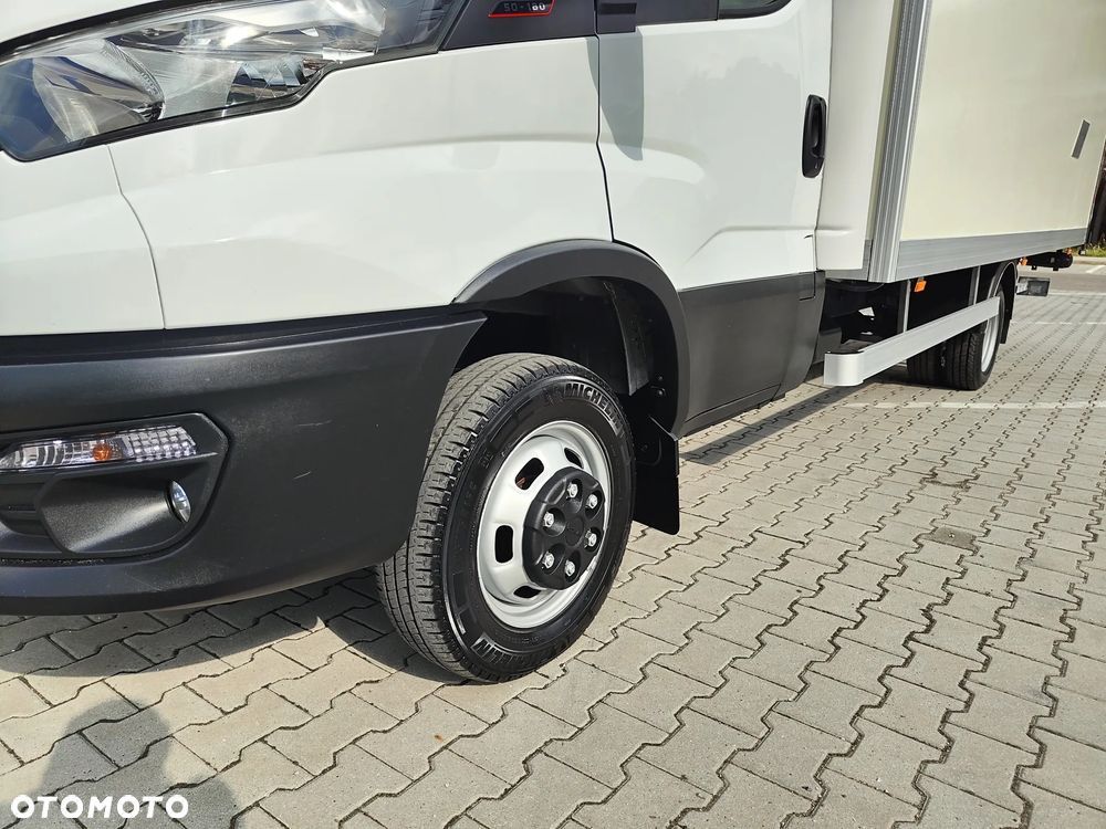 Iveco DAILY 50c18 3.0d 180KM** WINDA DHOLLANDIA 1000kg+UDT do 06.29r** Kontener 10-EuroPalet dł 515cm + rozstaw osi 4350cm** POLSKI SALON** DMC do 3.5T kat.B** - 9