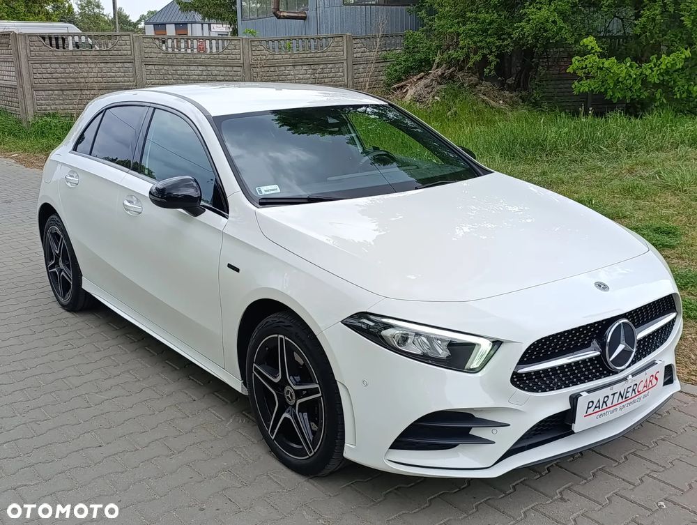 Mercedes-Benz Klasa A 250 E AMG Line 8G-DCT - 3