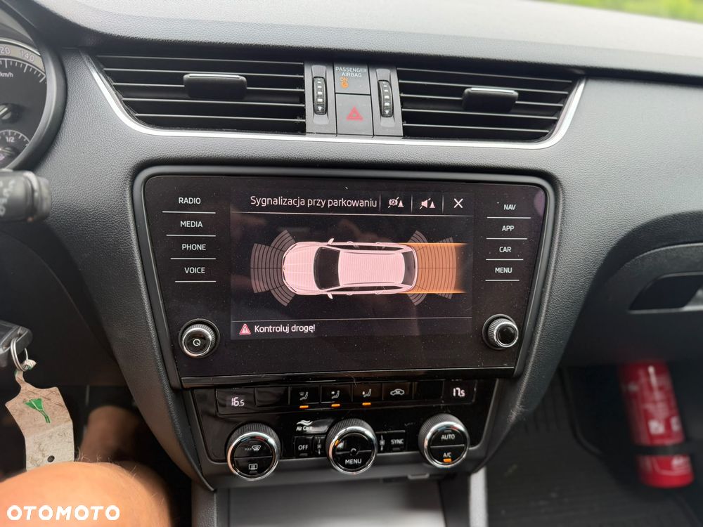 Skoda Octavia 1.6 TDI DSG Style - 6