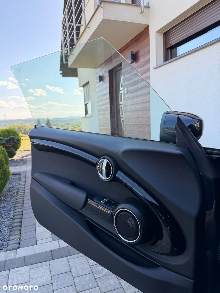 MINI Cooper S Sidewalk Trim - 22