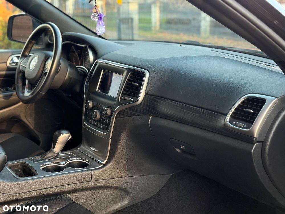 Jeep Grand Cherokee - 22