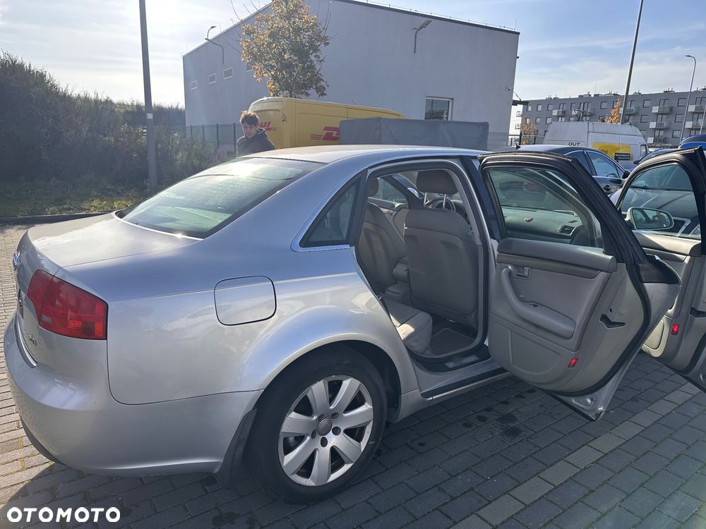 Audi A4 Limousine - 12