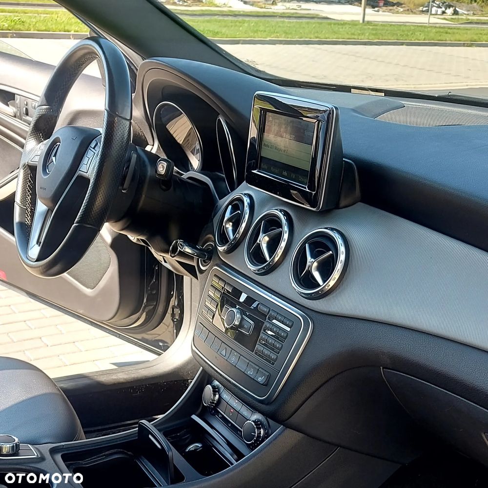 Mercedes-Benz GLA - 12