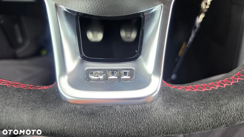 Volkswagen Golf - 16