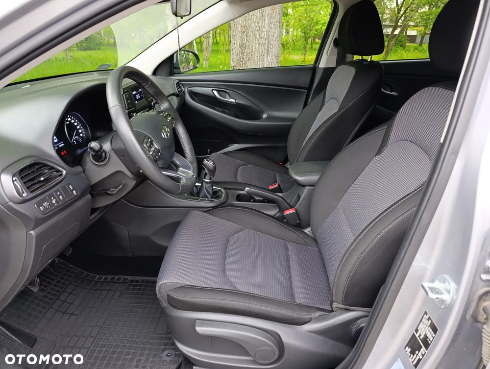 Hyundai i30 1.5 DPI Classic + - 21