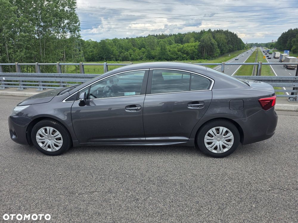 Toyota Avensis 1.8 Active - 9