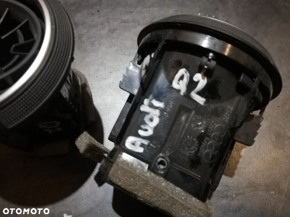 AUDI Q2 KRATKA NAWIEWU DESKI 81A820901E - 2