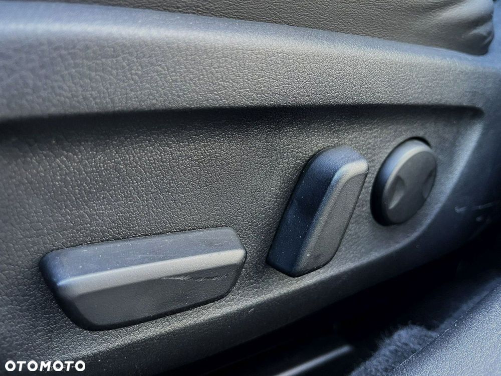 Mazda 3 e-SKYACTIV-X 186 M HYBRID EXCLUSIVE-LINE - 24