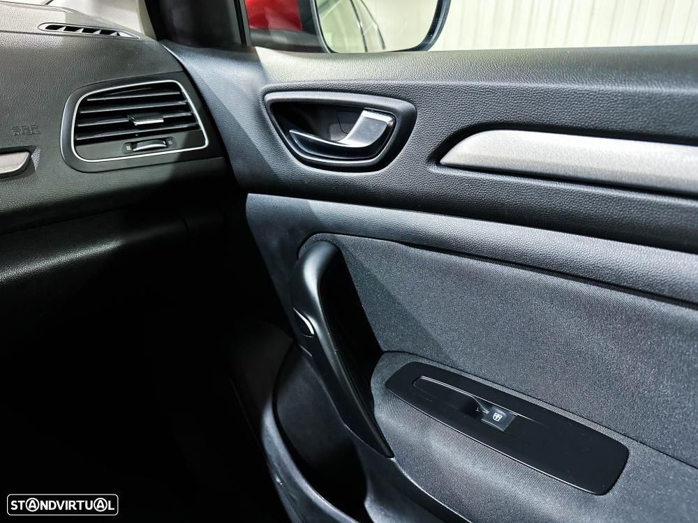 Renault Mégane 1.6 Plug-In Limited - 31