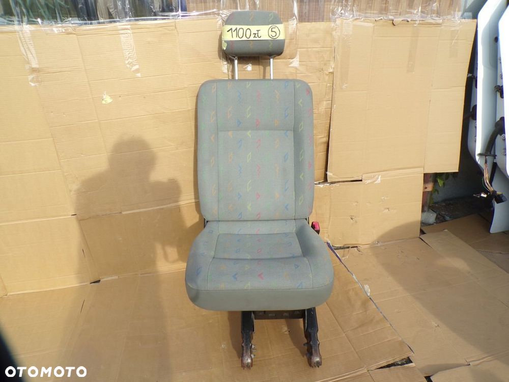 VW T4 fotel KOZIOŁEK 2 rząd PRAWY składany INKA - 1
