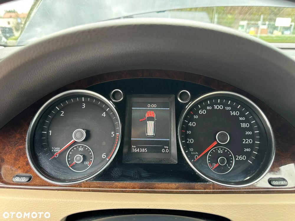 Volkswagen Passat - 11