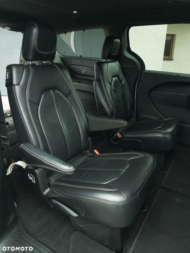 Chrysler Pacifica - 30