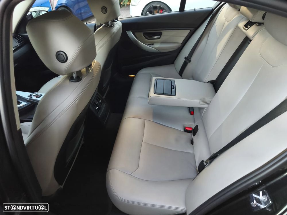 BMW 320 d Aut. Blue Performance Sport Line - 23