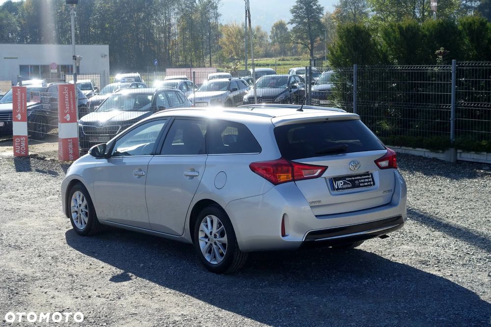 Toyota Auris 1.4 D-4D - 5