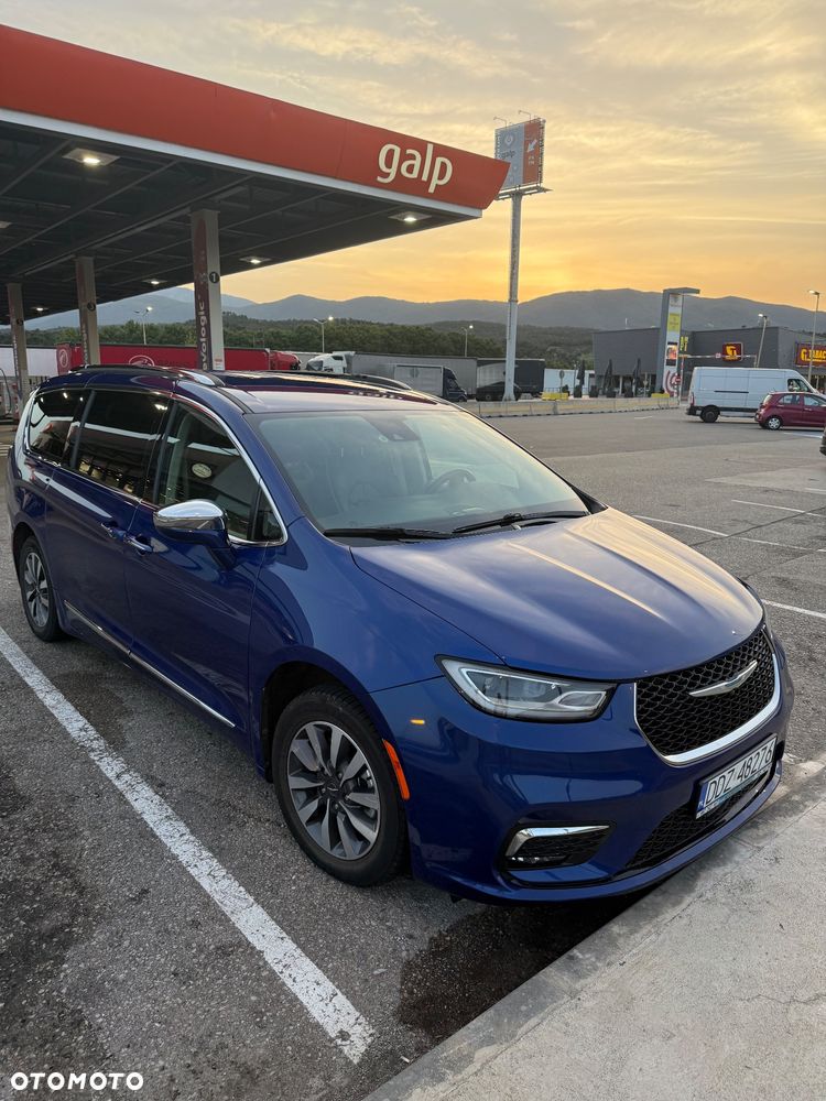 Chrysler Pacifica - 8