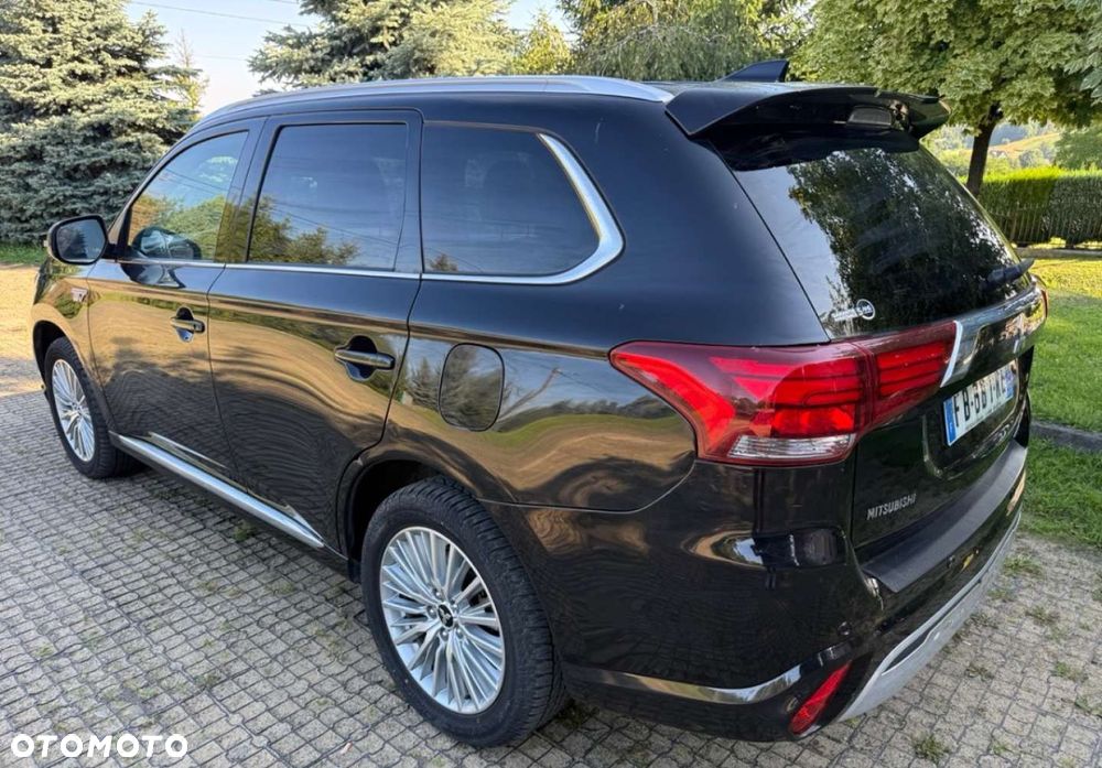 Mitsubishi Outlander - 4