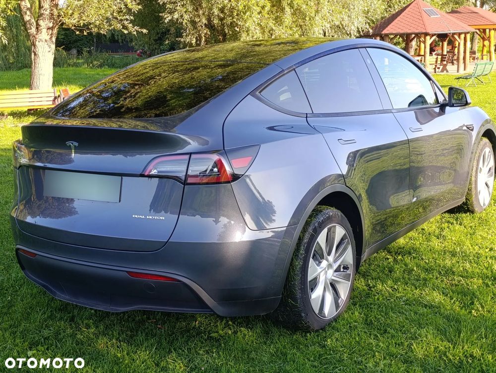 Tesla Model Y - 1
