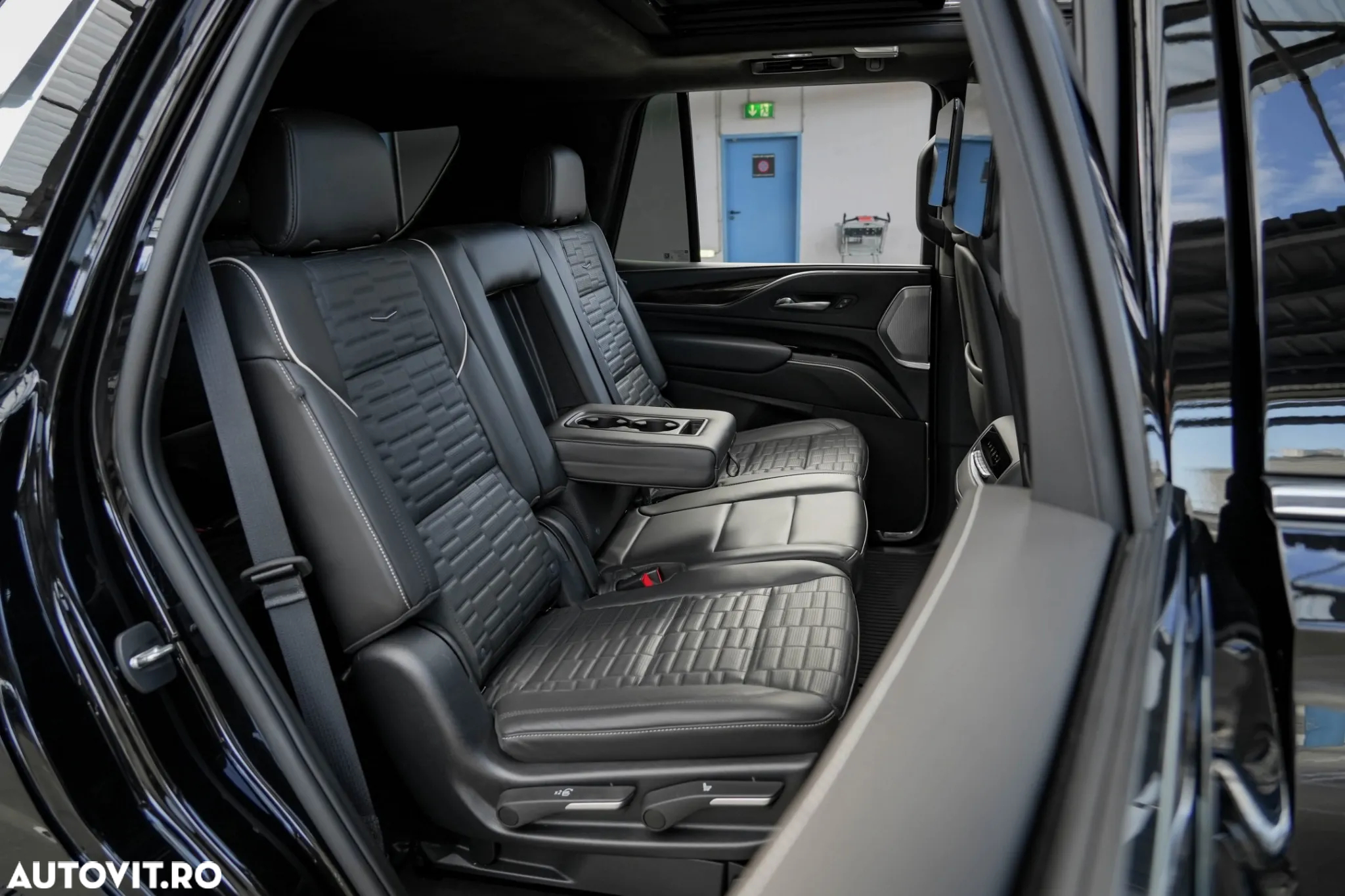 Cadillac Escalade - 16