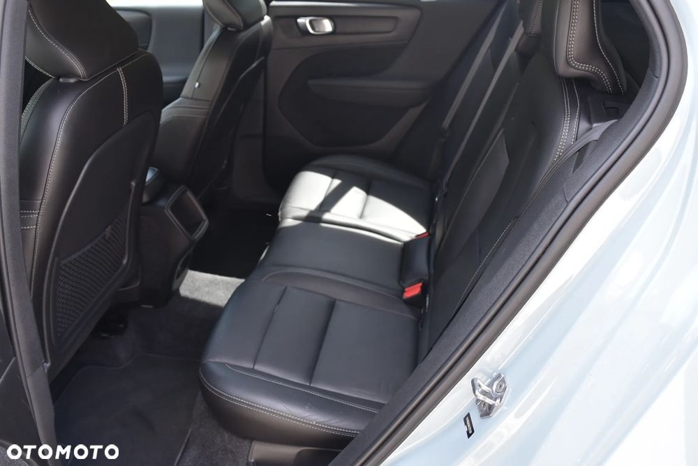 Volvo XC 40 T5 AWD Geartronic Momentum Pro - 23