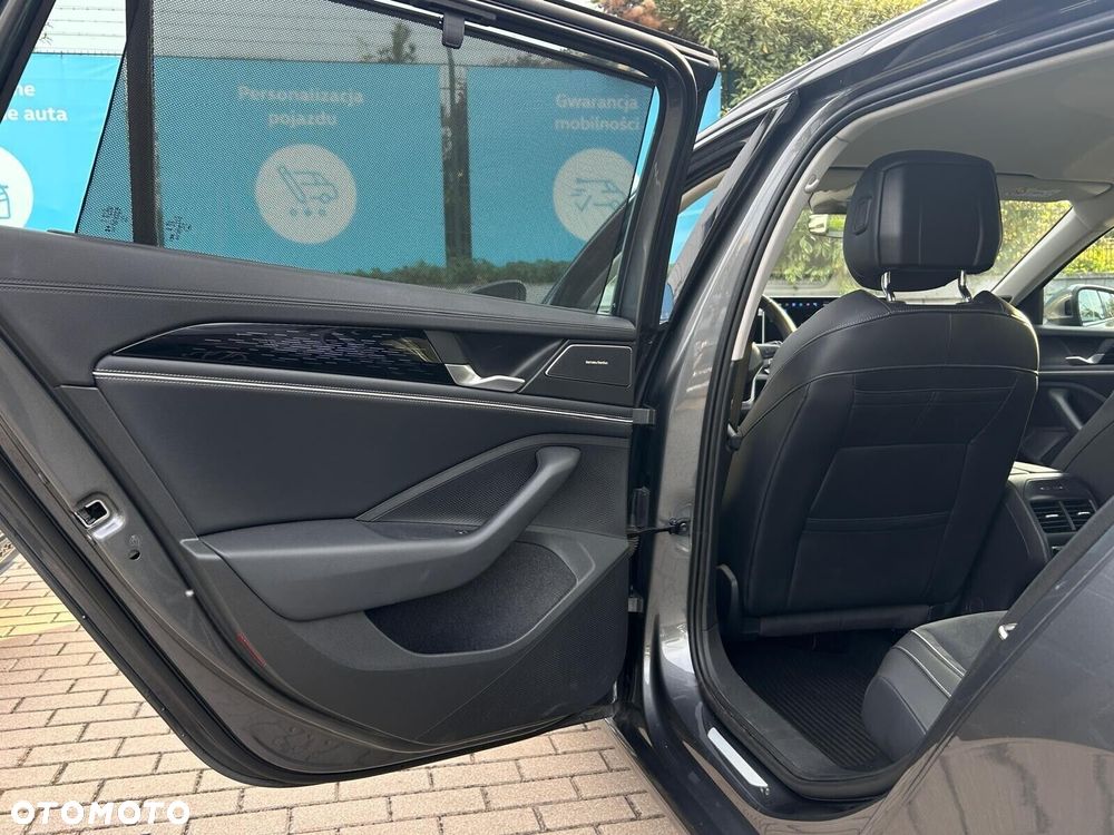 Volkswagen Passat - 25