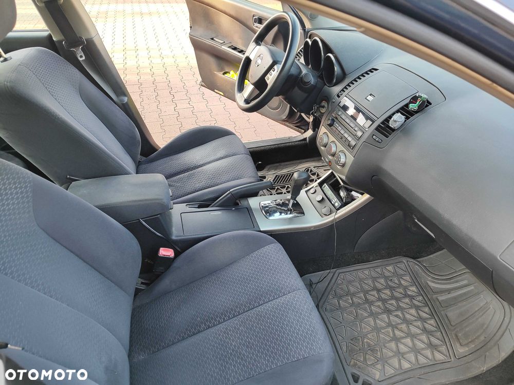 Nissan Altima - 4