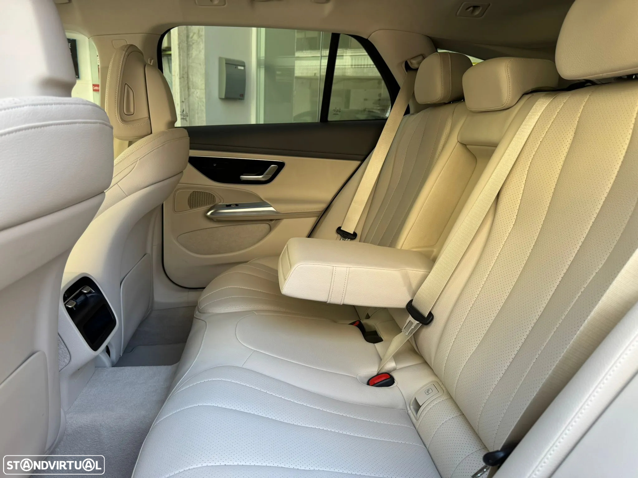 Mercedes-Benz E 300 de 4Matic All-Terrain - 7