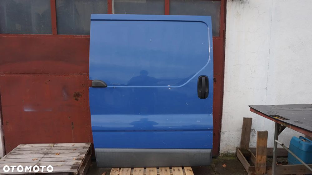 Renault Trafic II Opel Vivaro Nissan Primastar 2.0 DCI drzwi przesuwne prawe
