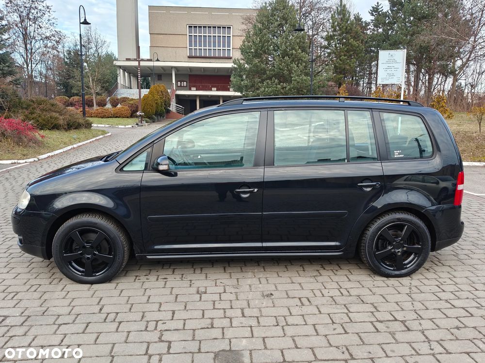 Volkswagen Touran 2.0 FSI Highline - 17