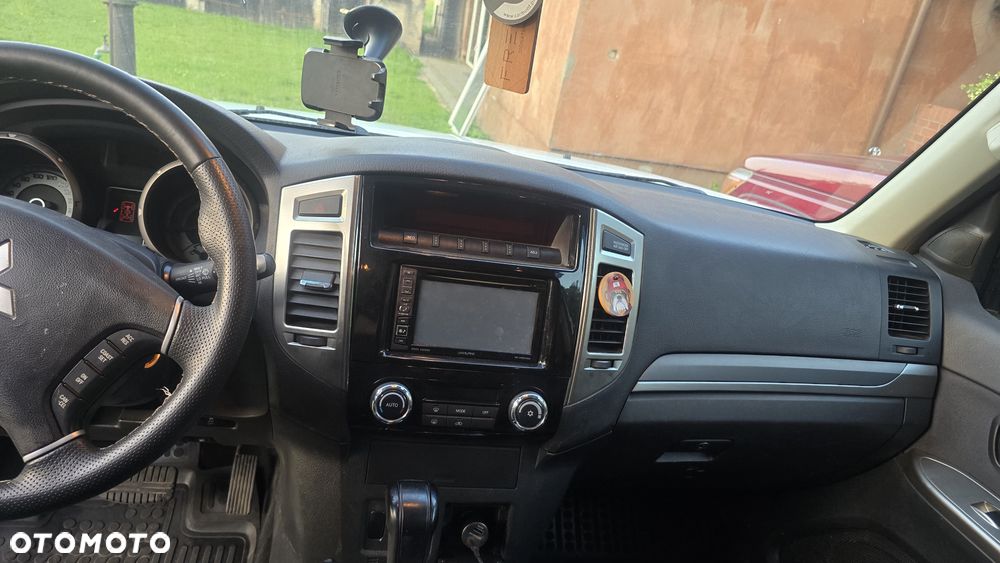 Mitsubishi Pajero - 11