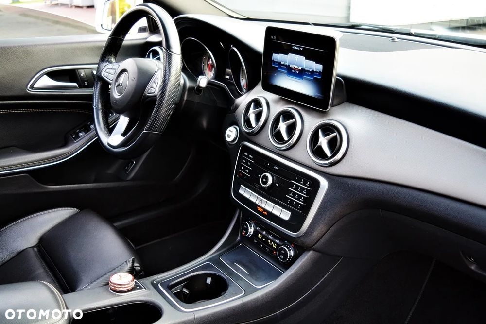 Mercedes-Benz CLA 250 4Matic 7G-DCT AMG Line - 20