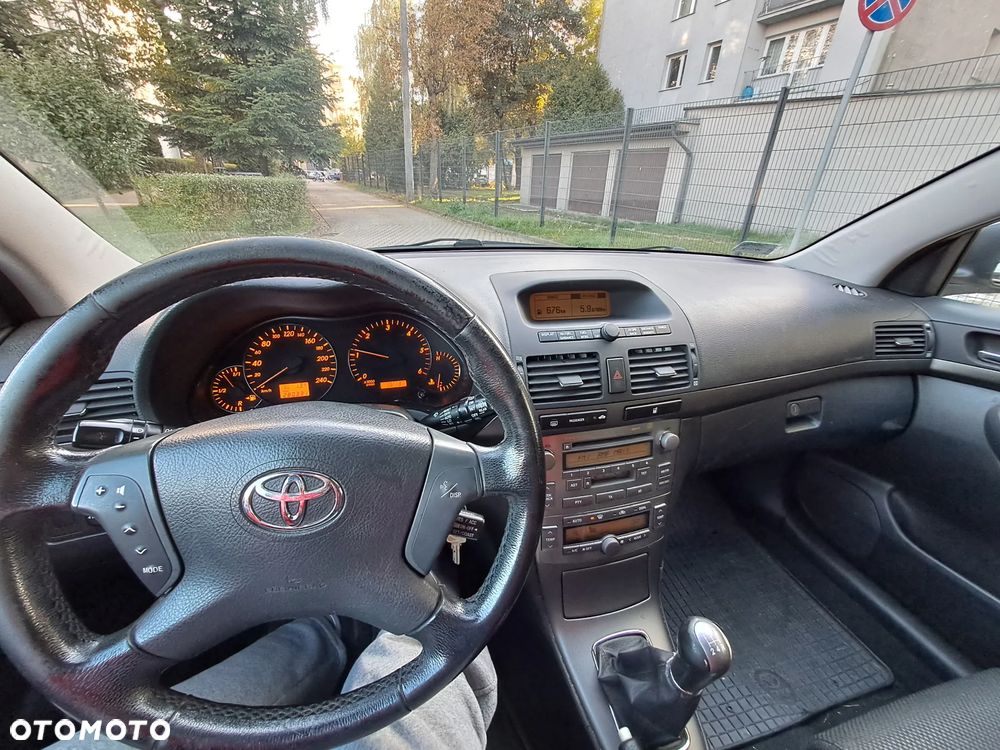Toyota Avensis 2.0 D-4D - 11