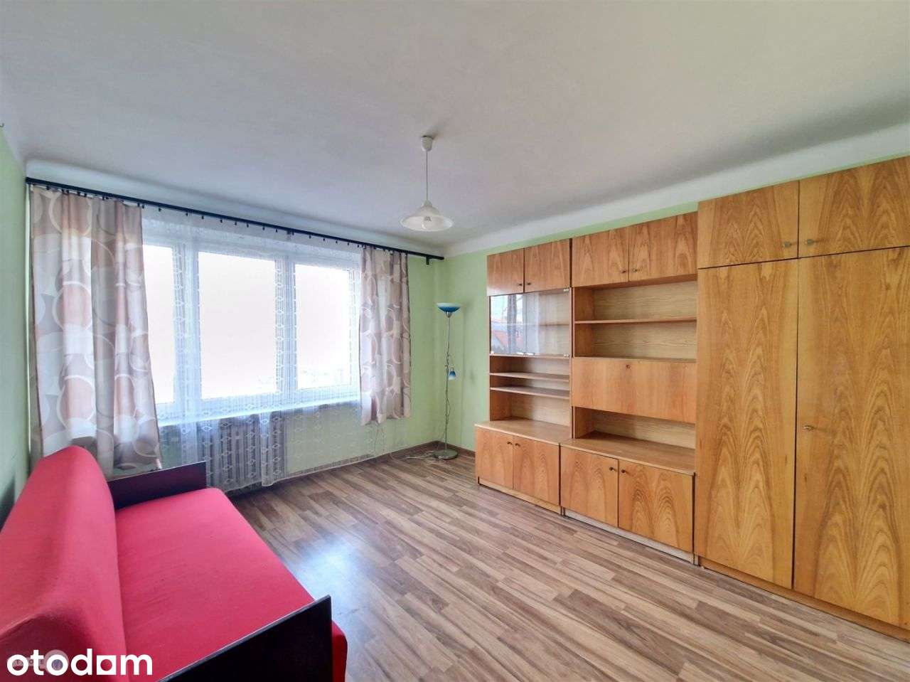 2 pokoje z balkonem na 1 piętrze + piwnica,strych