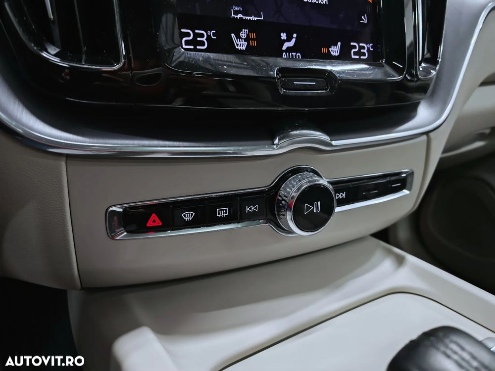 Volvo XC 60 T6 AWD Recharge Geartronic Inscription - 22