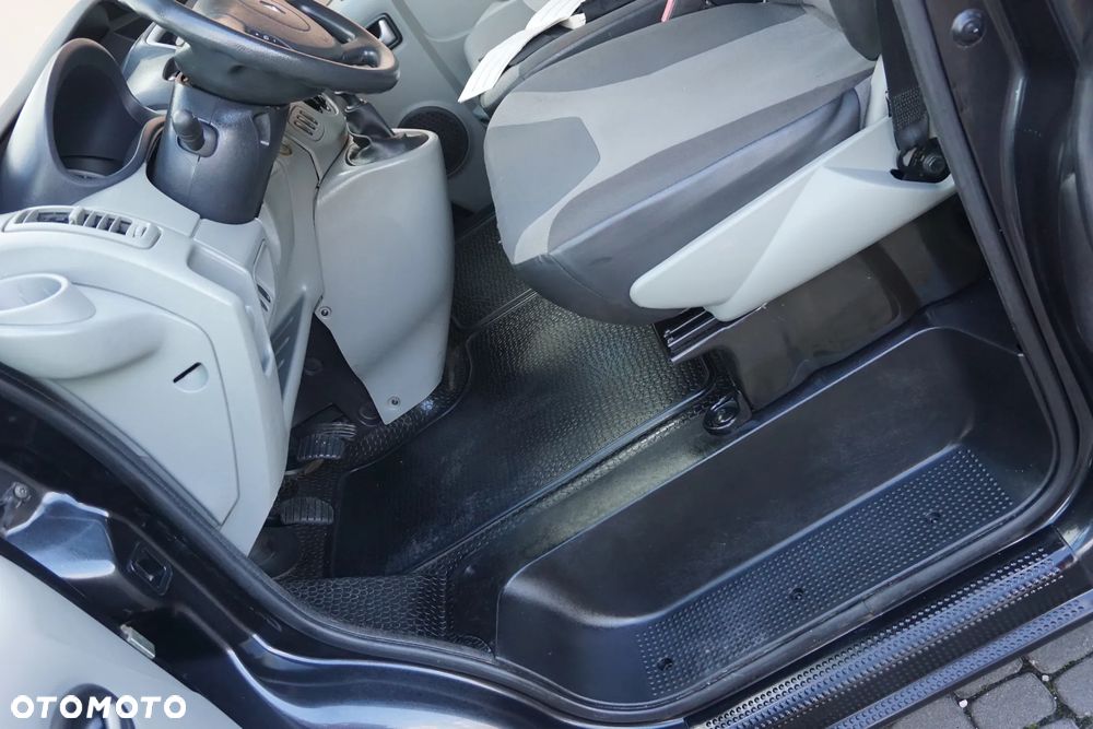 Renault Trafic 2.0 dCi 115 Grand Passenger Expression - 16