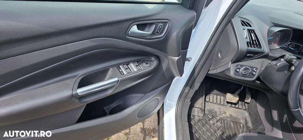 Ford Kuga 2.0 TDCi 2x4 Aut. Trend - 5