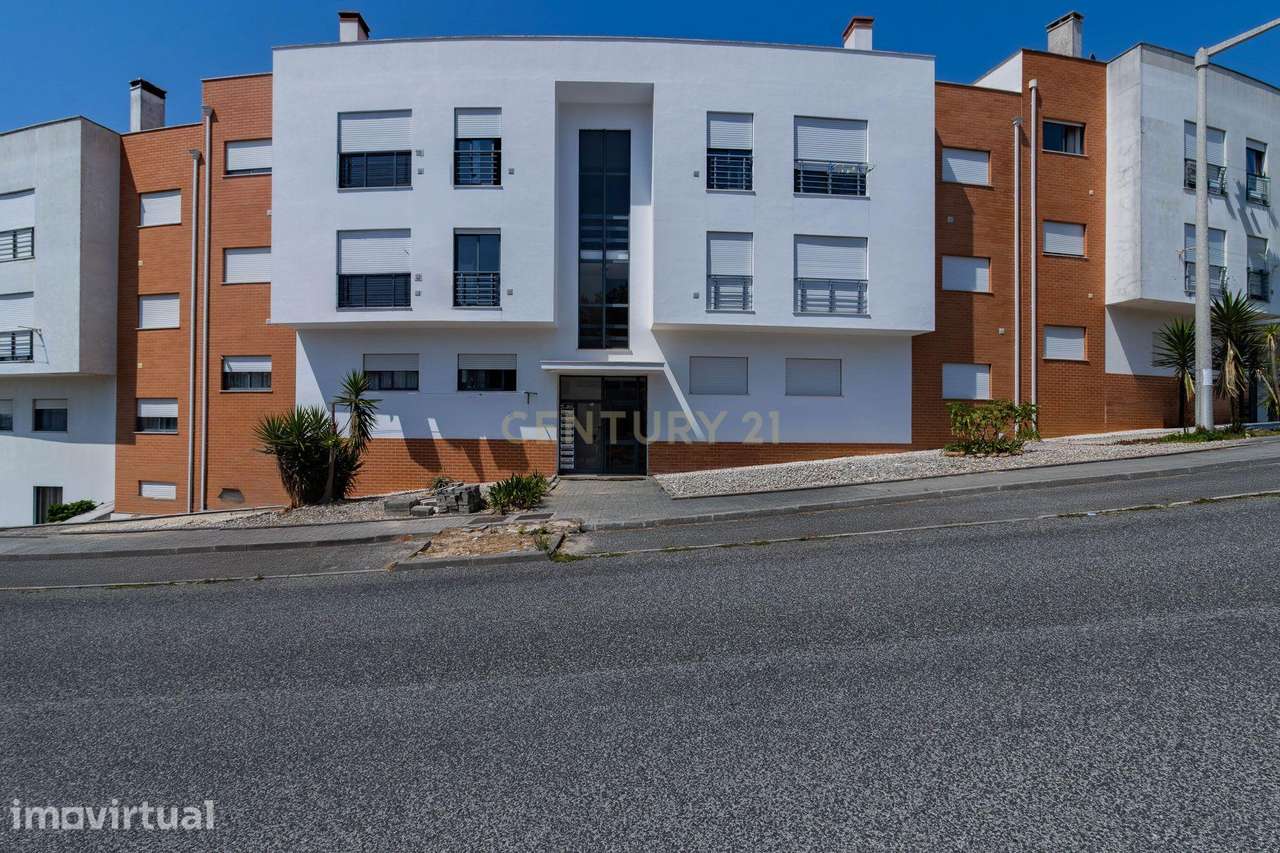 Excelente Apartamento T2 com 2 WC e Garagem - Grande imagem: 2/31