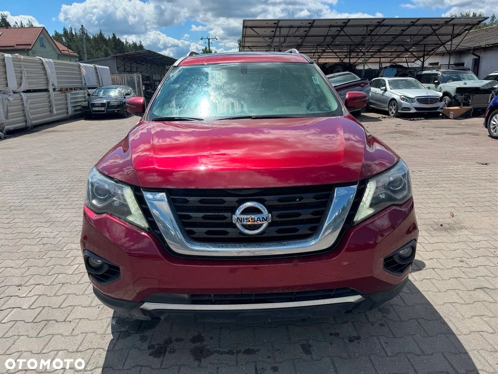 Nissan Pathfinder - 2