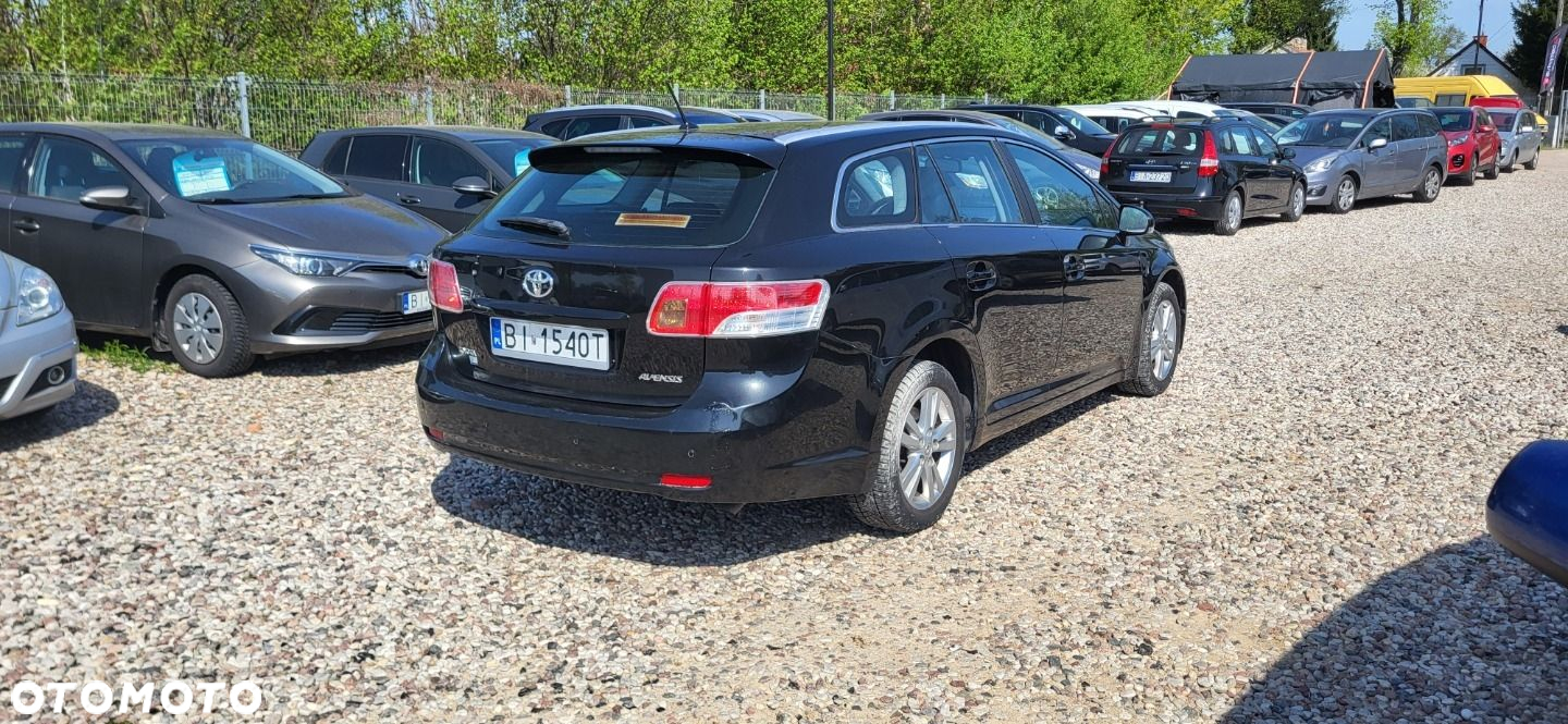 Toyota Avensis - 8