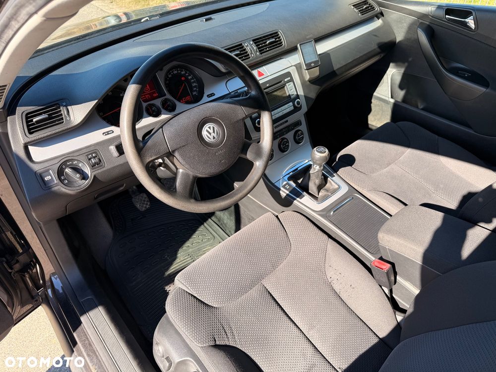 Volkswagen Passat 2.0 TDI Comfortline - 11