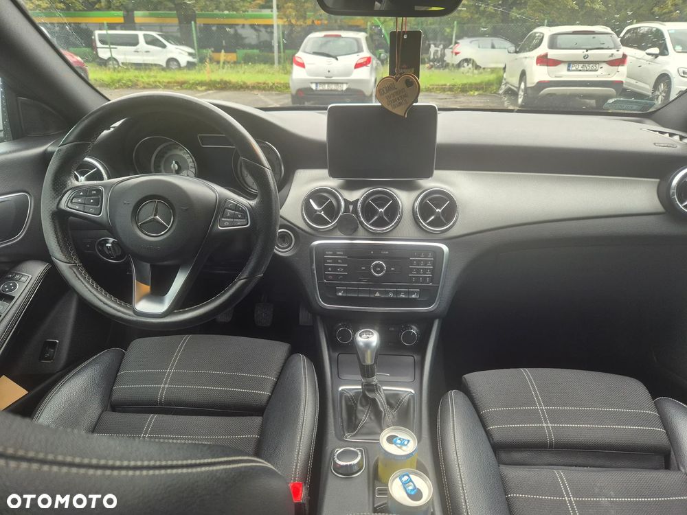 Mercedes-Benz CLA 200 - 12