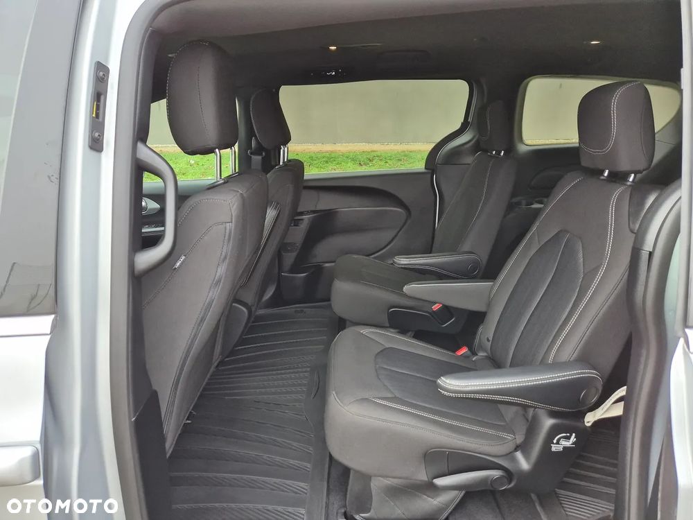 Chrysler Pacifica - 23