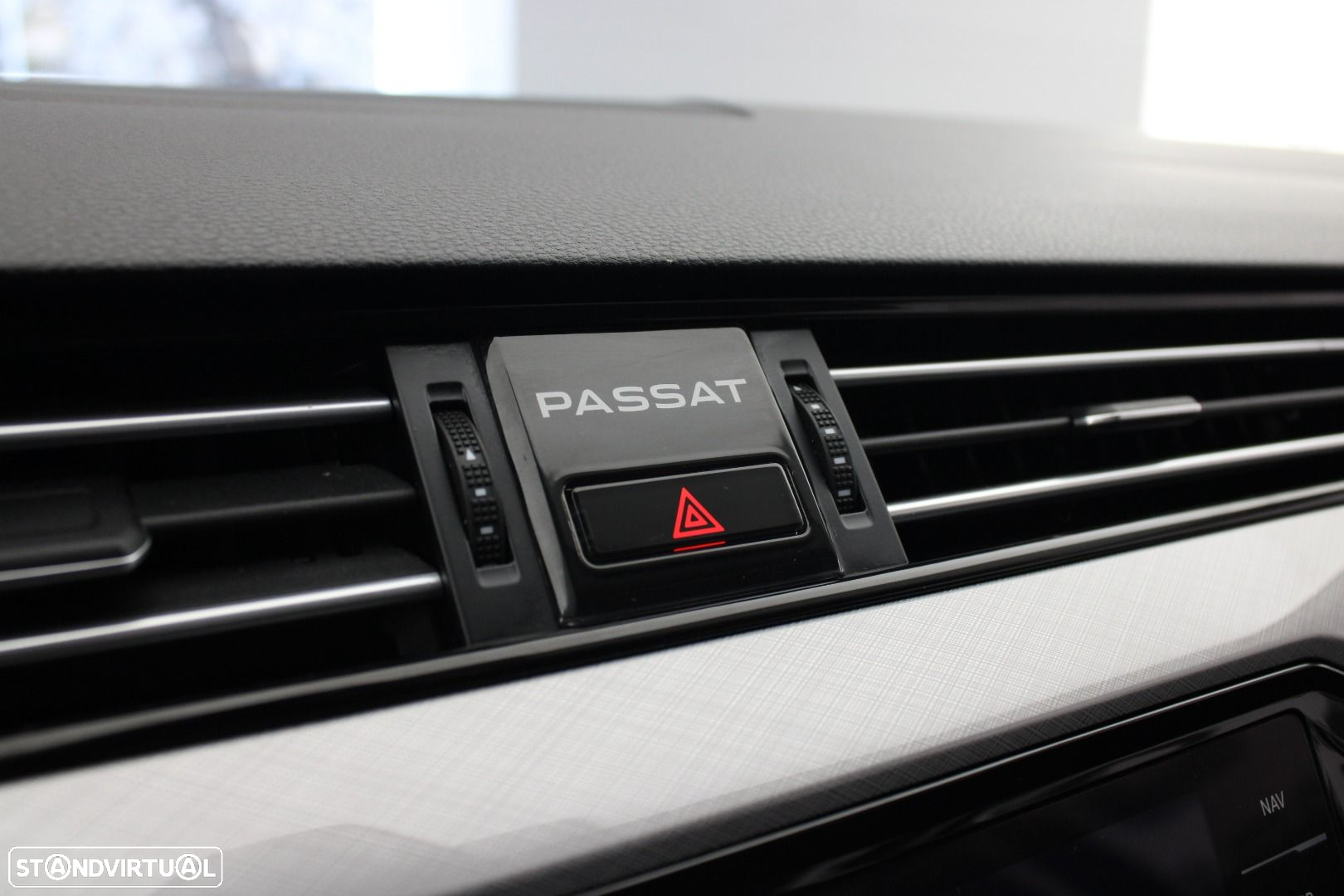 VW Passat Variant 1.6 TDI Business DSG - 29