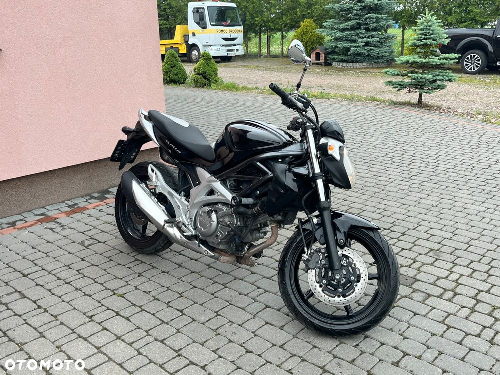 Suzuki Gladius - 2