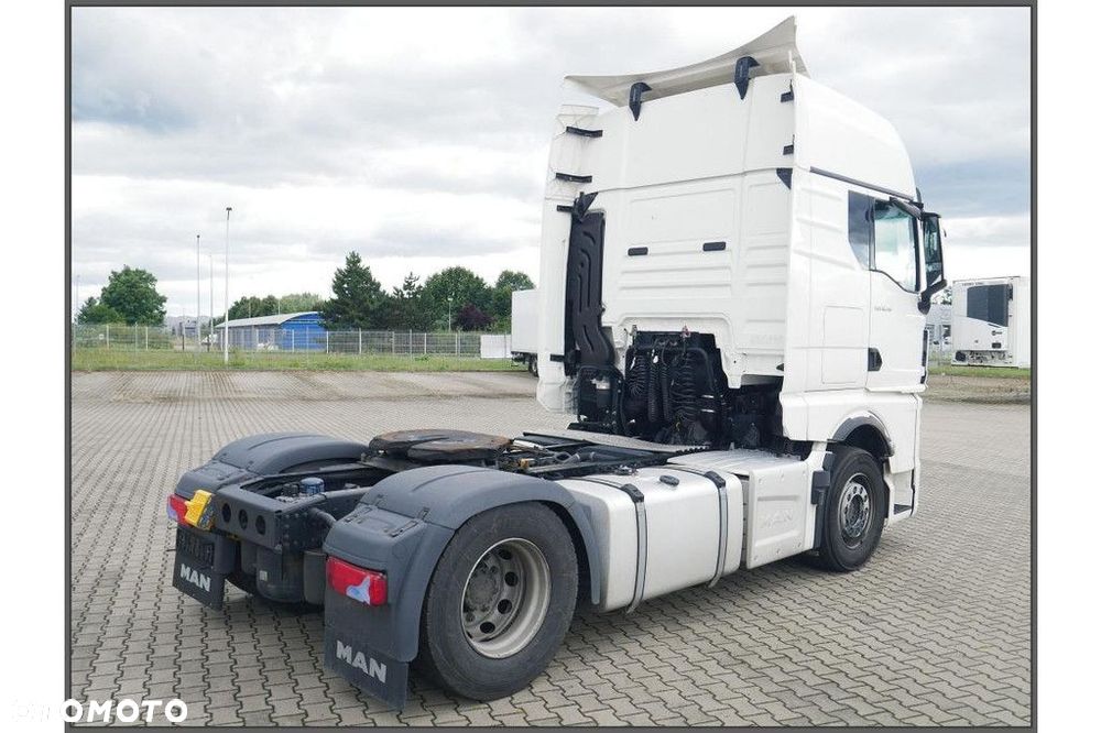 MAN Vehicle Tractor 4x2 Standard - 3