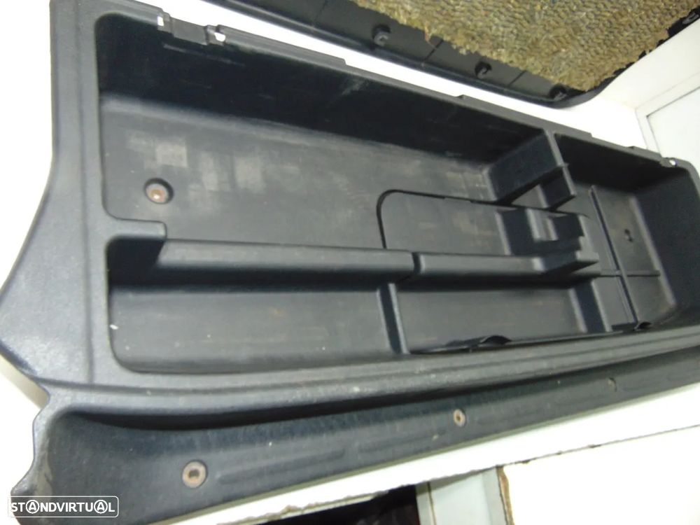 Mitsubishi Pajero caixa arrumos mala - 8