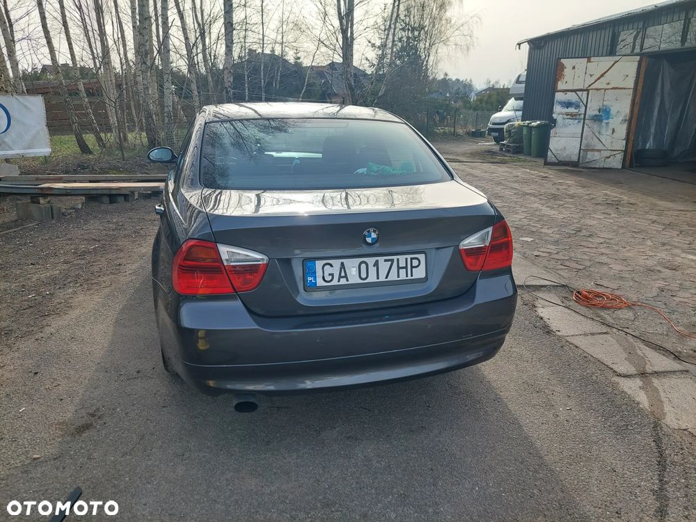 BMW Seria 3 320i - 5