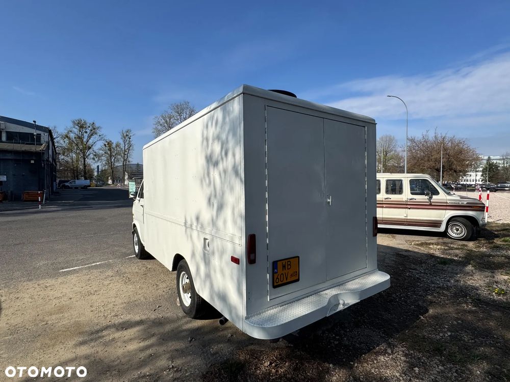 Ford ECONOLINE 300 V8 - 7