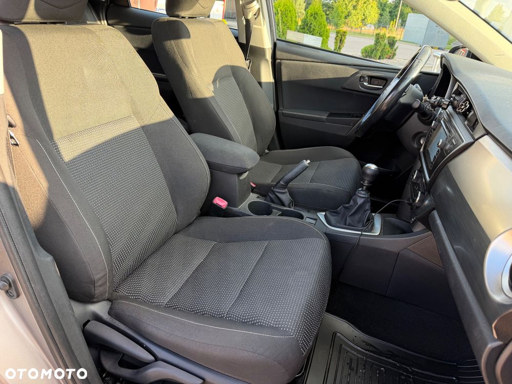 Toyota Auris 1.4 D-4D Premium - 14